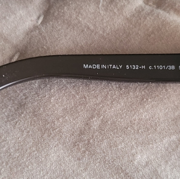 Chanel sunglasses, authentic in original case, tags included - Picture 8 of 8